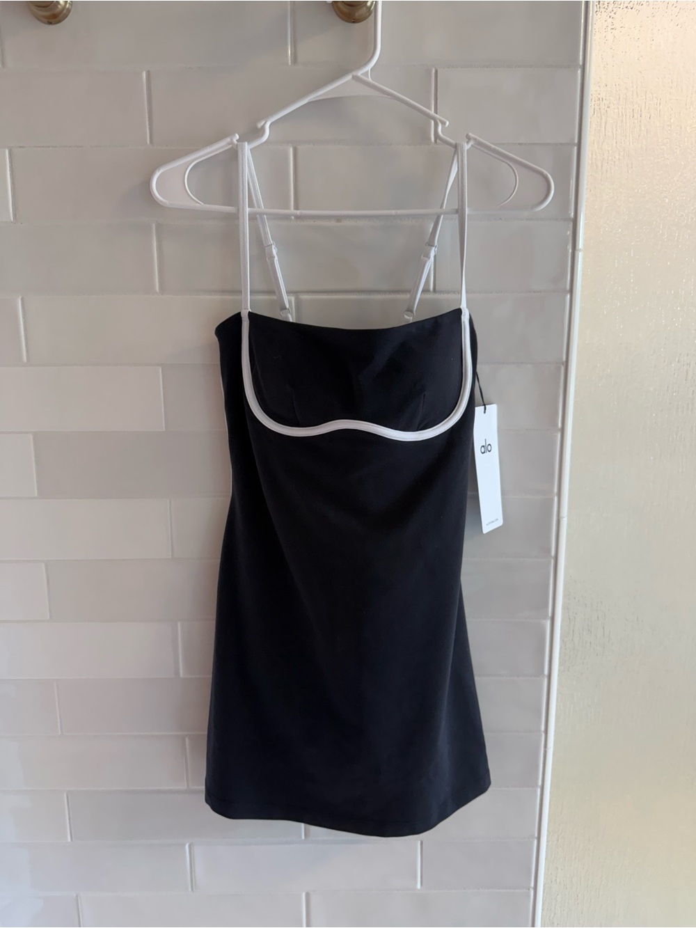 ALO Yoga Airbrush Streamlined Dress Black with White Trim - Picture 3 of 6